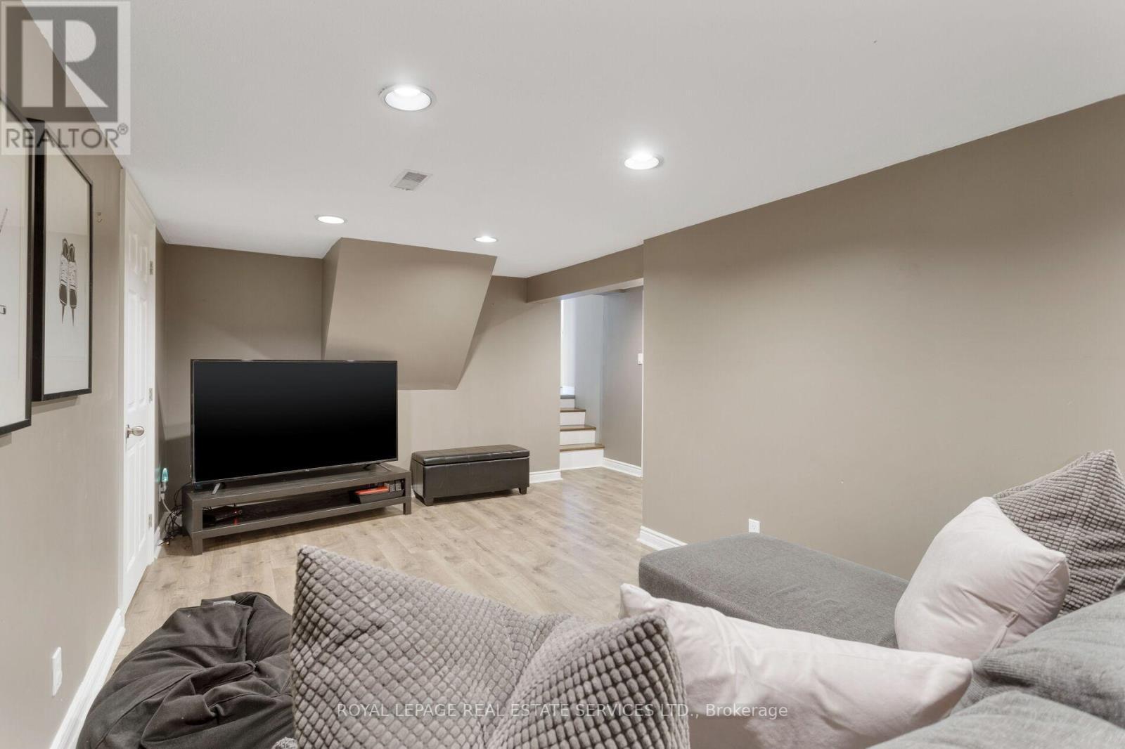 












2088 SAXON ROAD

,
Oakville,




Ontario
L6L2V2

