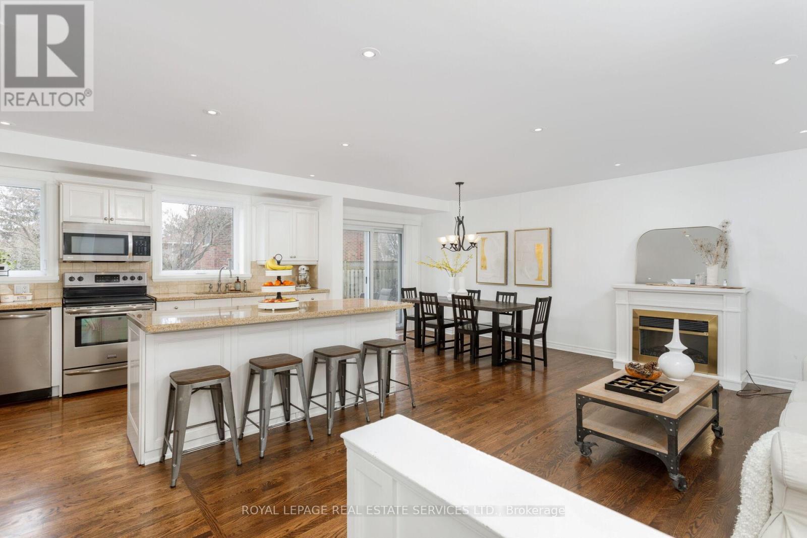 












2088 SAXON ROAD

,
Oakville,




Ontario
L6L2V2

