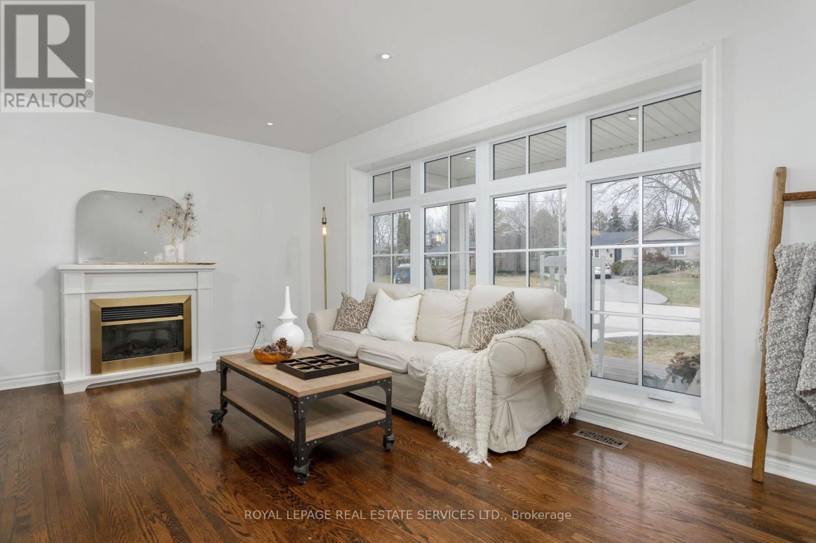












2088 SAXON ROAD

,
Oakville,




Ontario
L6L2V2

