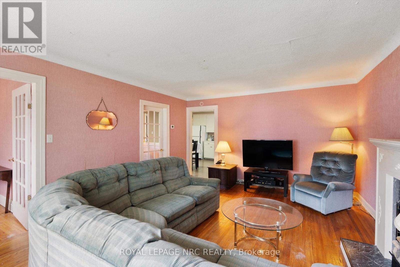 












154 DALHOUSIE AVENUE

,
St. Catharines (Port Dalhousie),




Ontario
L2N4X7

