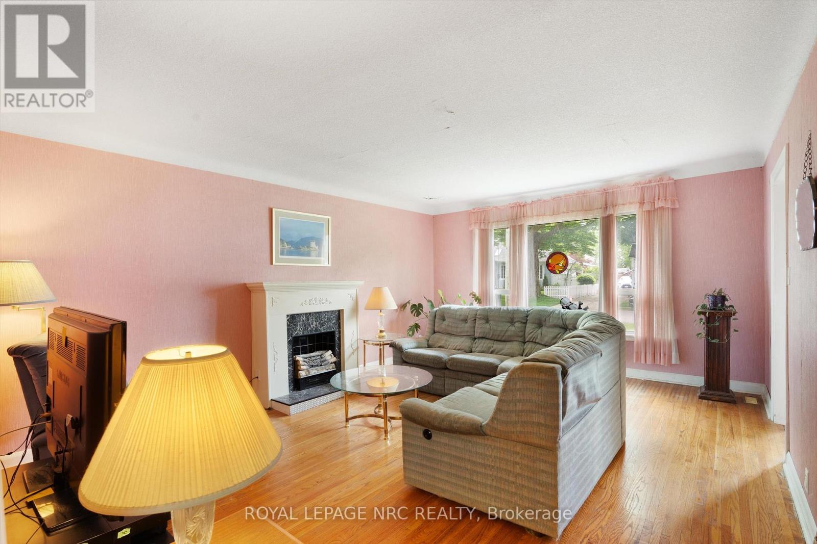 












154 DALHOUSIE AVENUE

,
St. Catharines (Port Dalhousie),




Ontario
L2N4X7

