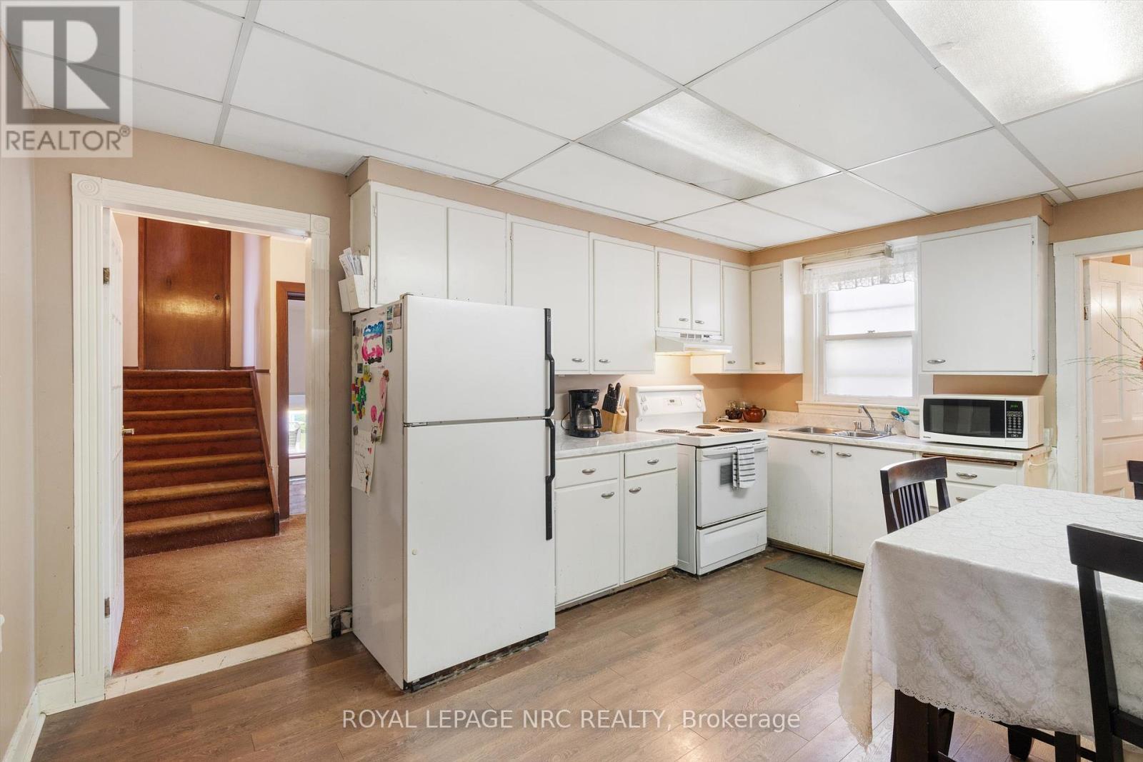 












154 DALHOUSIE AVENUE

,
St. Catharines (Port Dalhousie),




Ontario
L2N4X7

