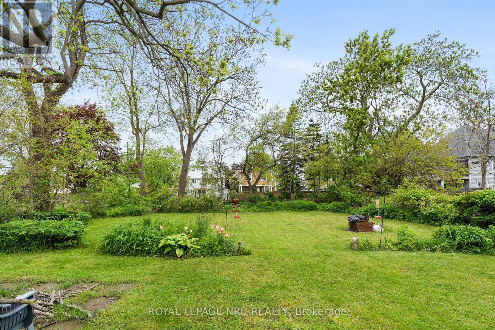 












154 DALHOUSIE AVENUE

,
St. Catharines (Port Dalhousie),




Ontario
L2N4X7

