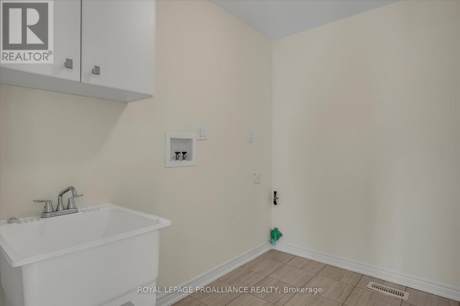 












902 BAMFORD TERRACE

,
Peterborough North (North),




Ontario
K9K0H4

