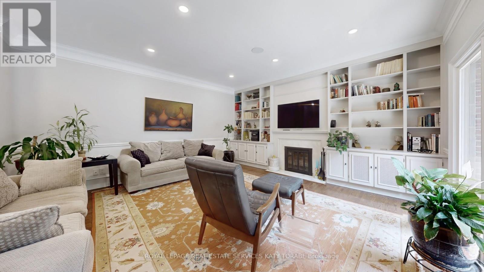 












21 FOREST HEIGHTS BOULEVARD

,
Toronto,




Ontario
M2L1G4

