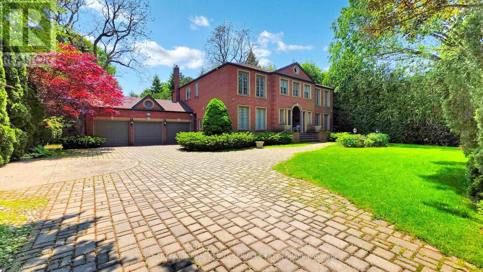 












21 FOREST HEIGHTS BOULEVARD

,
Toronto,




Ontario
M2L1G4

