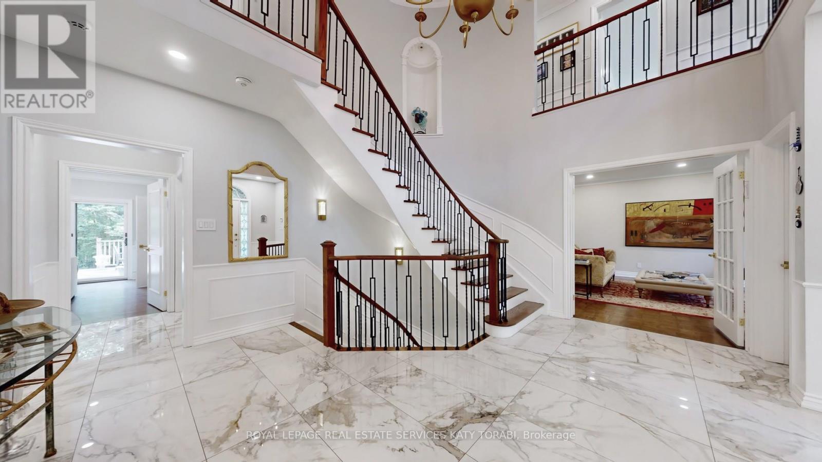 












21 FOREST HEIGHTS BOULEVARD

,
Toronto,




Ontario
M2L1G4

