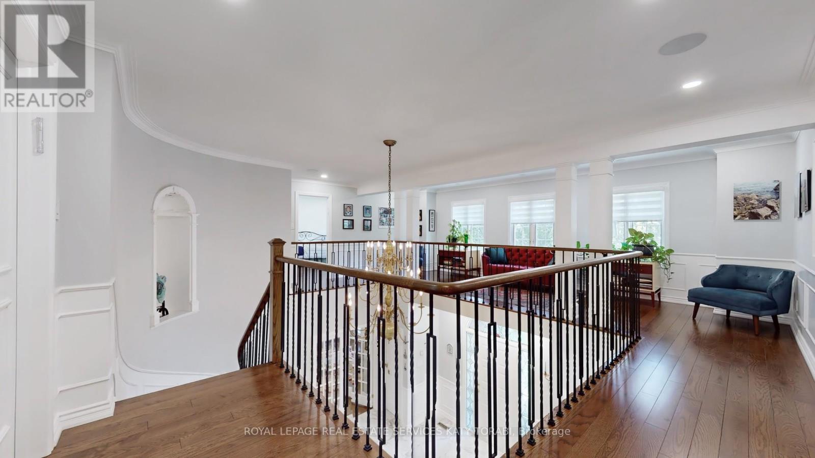












21 FOREST HEIGHTS BOULEVARD

,
Toronto,




Ontario
M2L1G4

