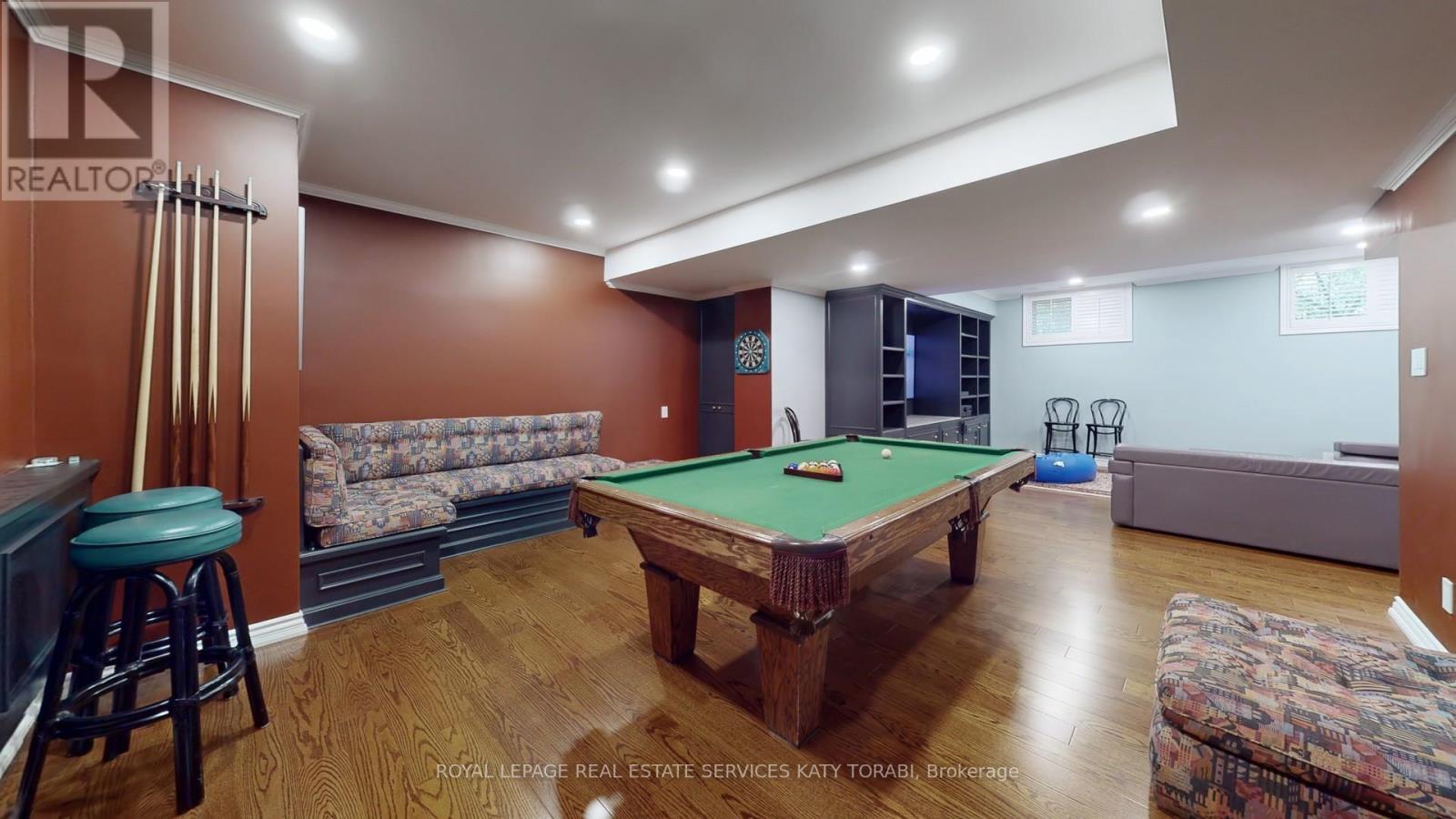 












21 FOREST HEIGHTS BOULEVARD

,
Toronto,




Ontario
M2L1G4

