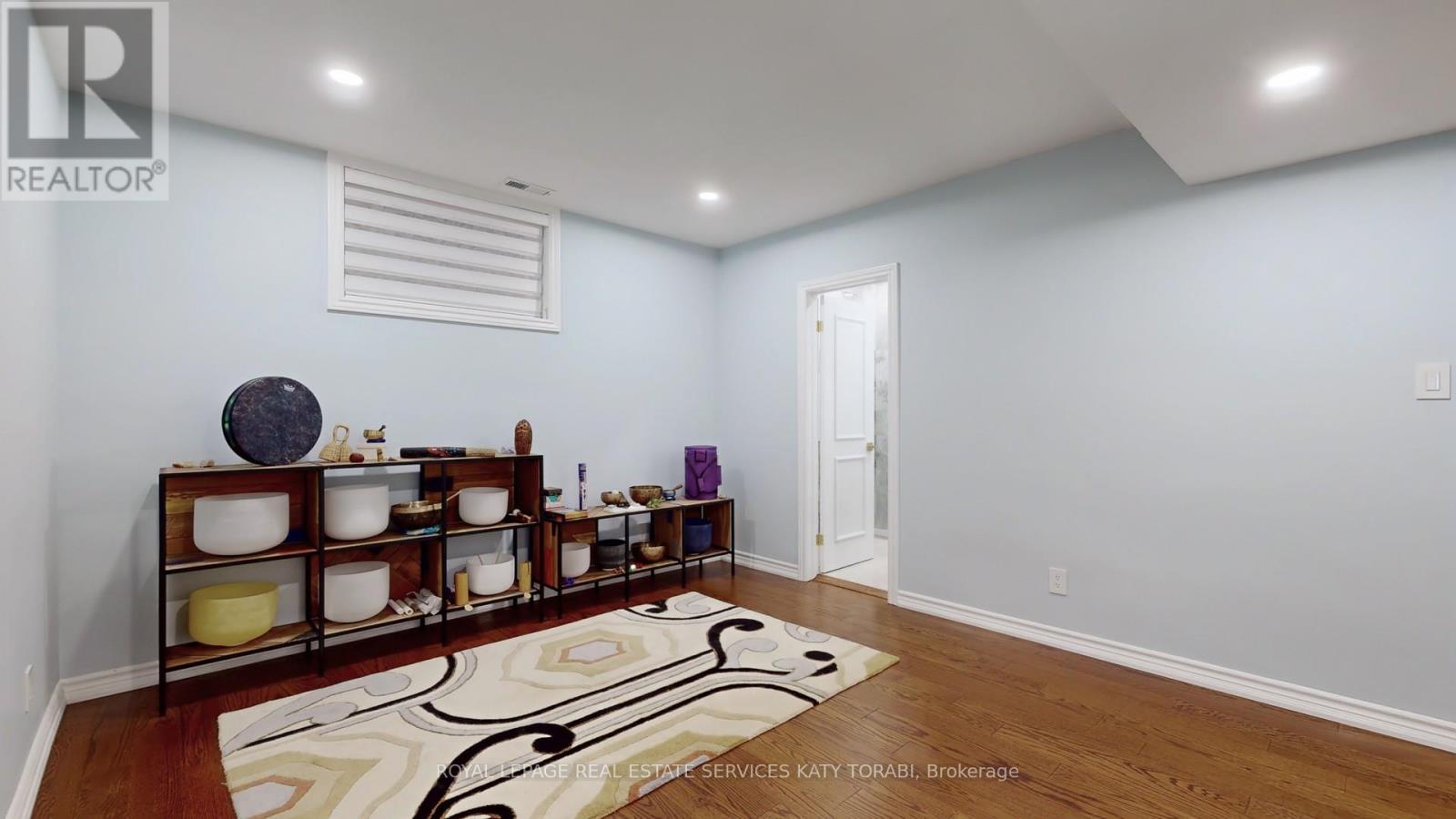 












21 FOREST HEIGHTS BOULEVARD

,
Toronto,




Ontario
M2L1G4

