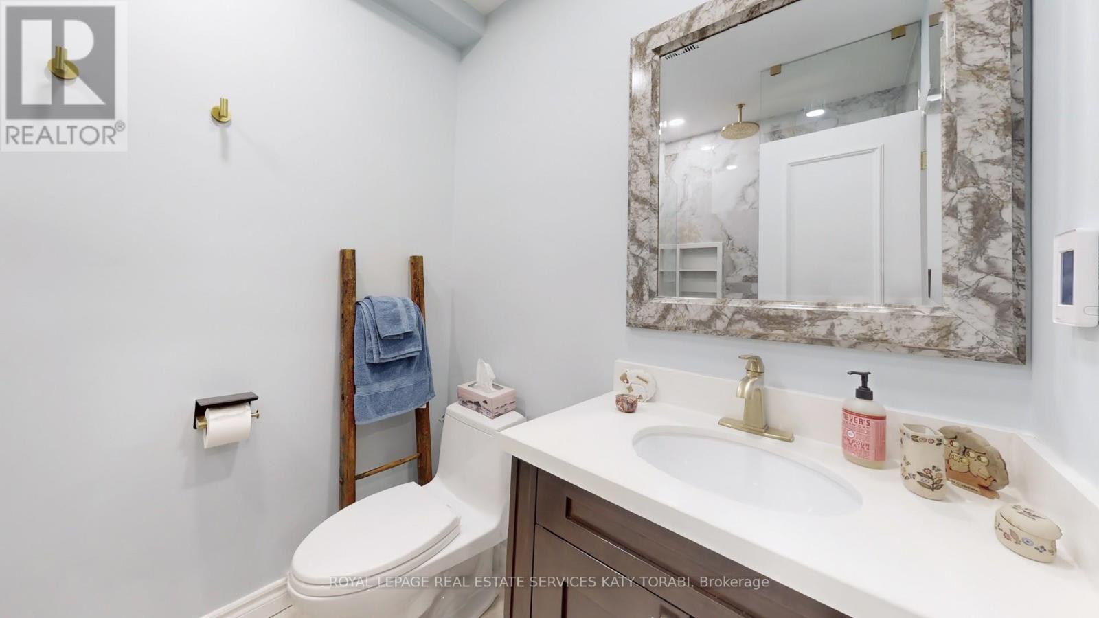 












21 FOREST HEIGHTS BOULEVARD

,
Toronto,




Ontario
M2L1G4

