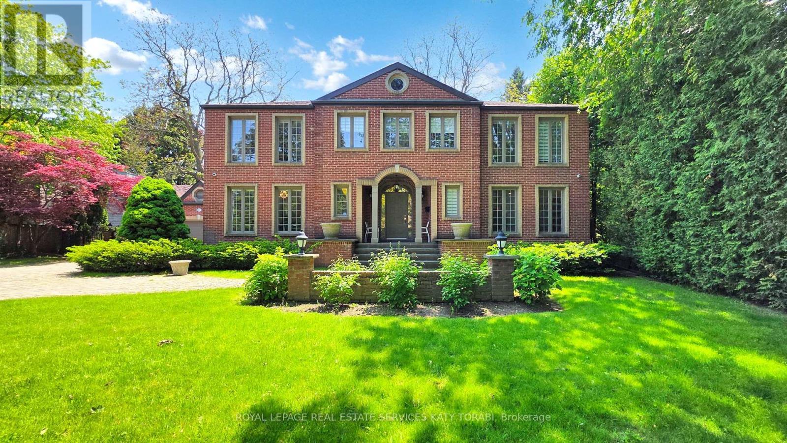 












21 FOREST HEIGHTS BOULEVARD

,
Toronto,




Ontario
M2L1G4

