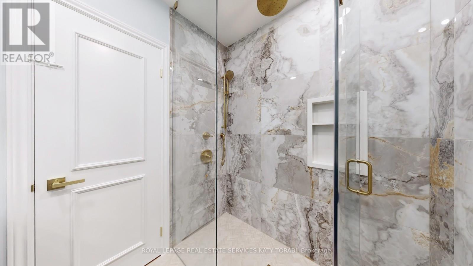 












21 FOREST HEIGHTS BOULEVARD

,
Toronto,




Ontario
M2L1G4

