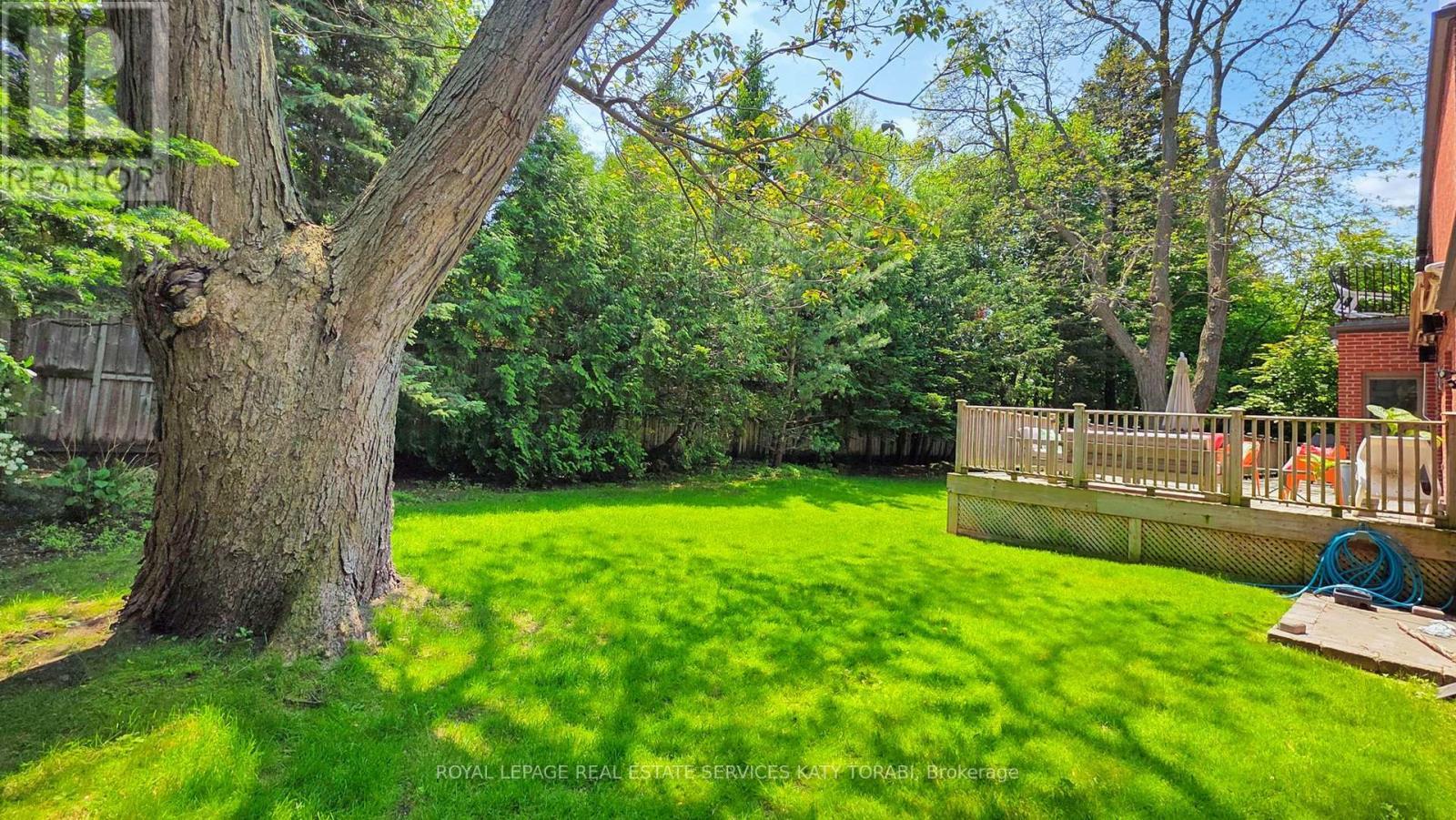 












21 FOREST HEIGHTS BOULEVARD

,
Toronto,




Ontario
M2L1G4

