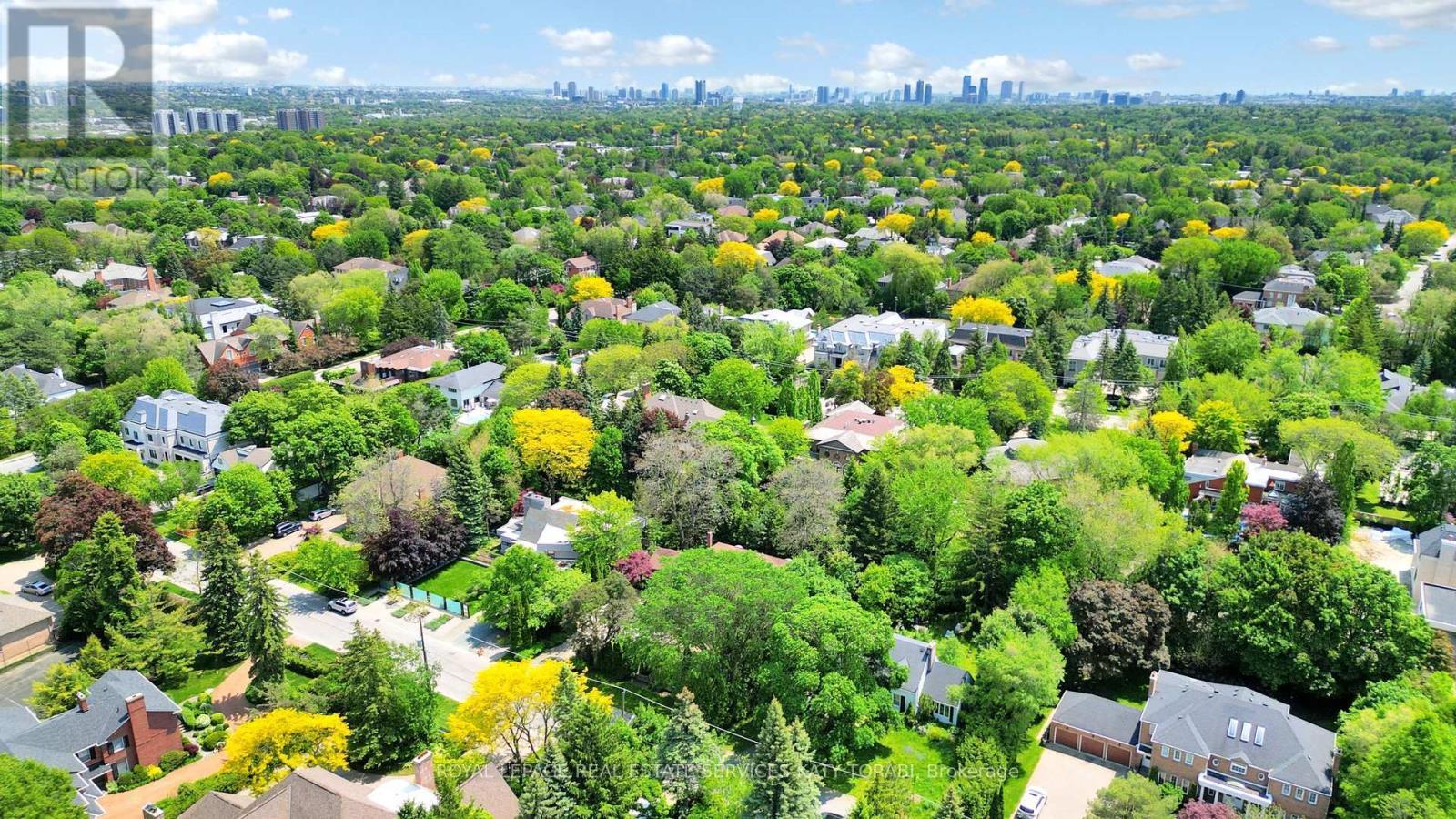 












21 FOREST HEIGHTS BOULEVARD

,
Toronto,




Ontario
M2L1G4


