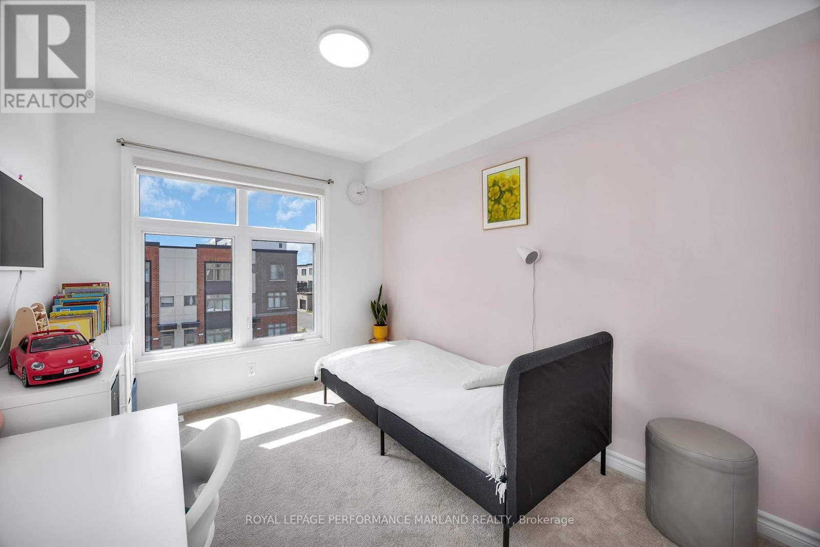 












914 MOSES TENNISCO STREET

,
Ottawa,




Ontario
K1K4Z8

