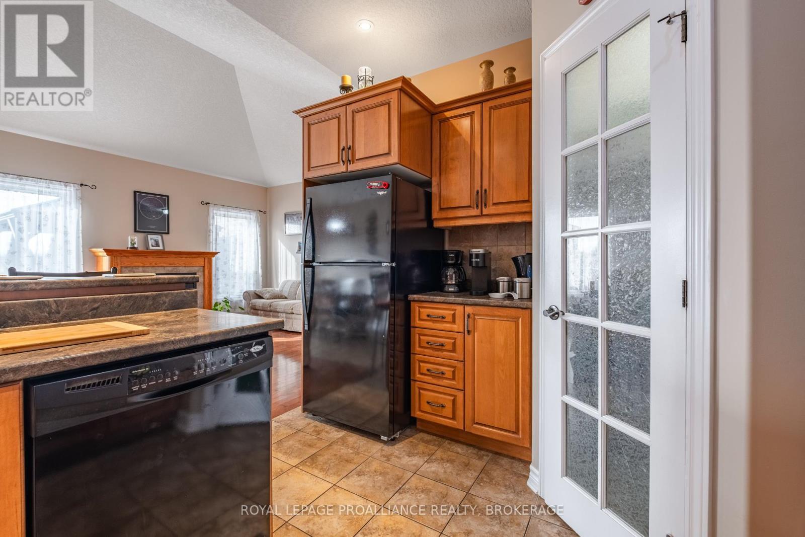 












226 ROSE ABBEY DRIVE

,
Kingston (Kingston East (Incl Barret Crt)),




Ontario
K7K0A2

