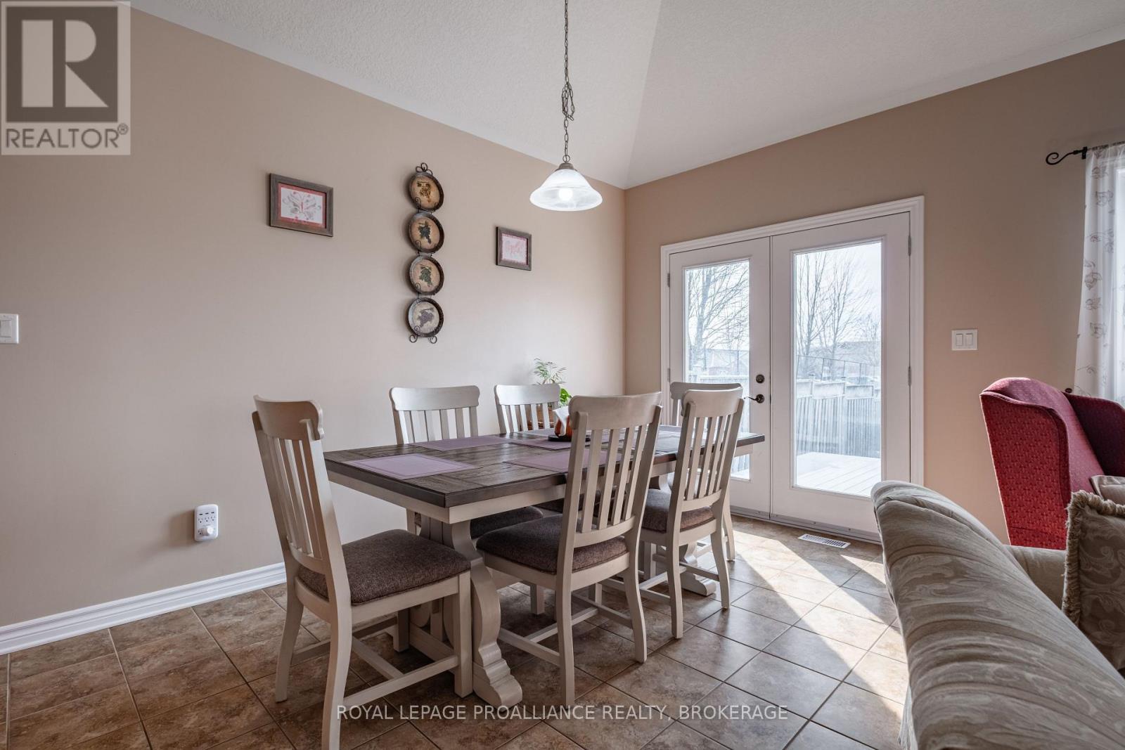 












226 ROSE ABBEY DRIVE

,
Kingston (Kingston East (Incl Barret Crt)),




Ontario
K7K0A2

