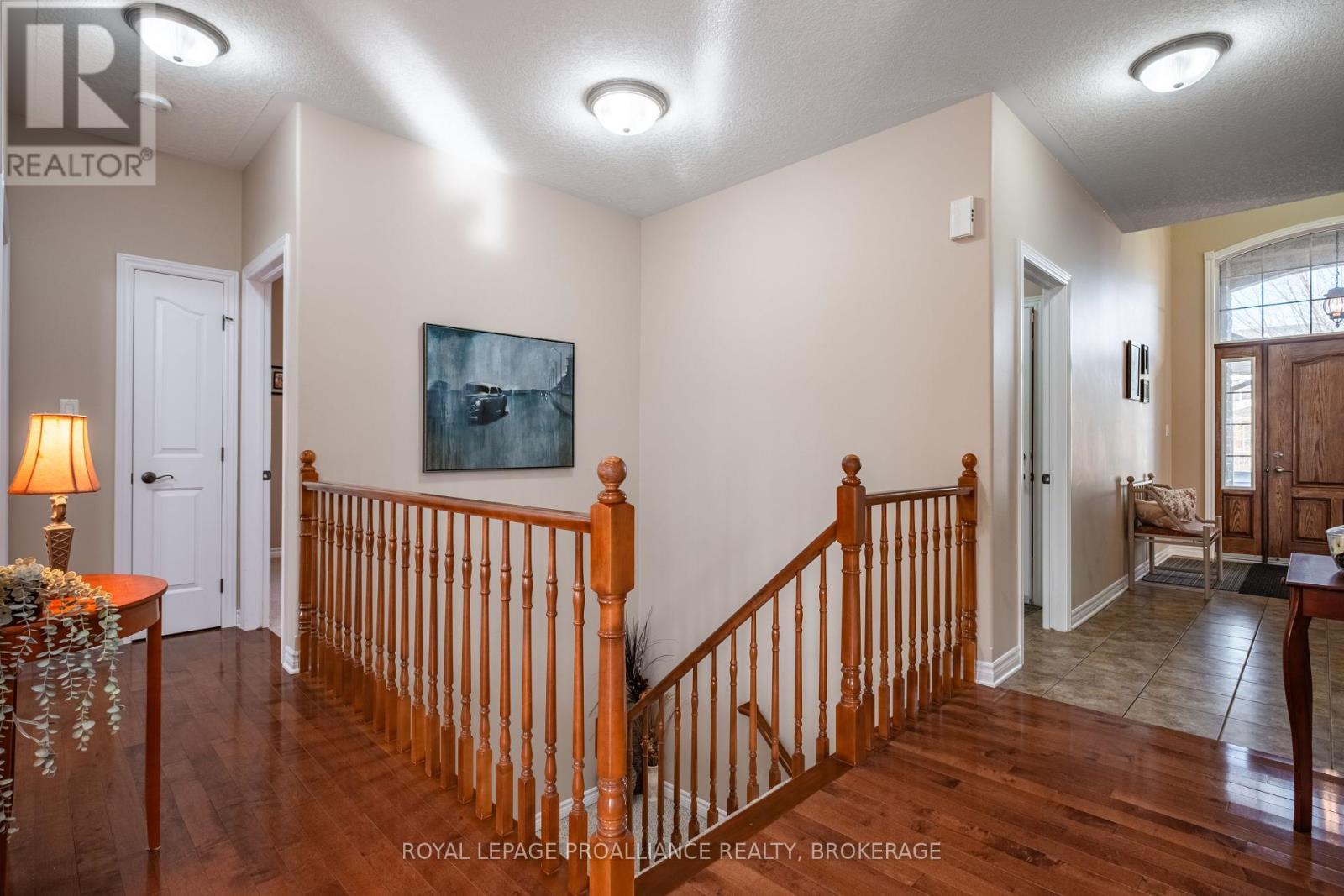 












226 ROSE ABBEY DRIVE

,
Kingston (Kingston East (Incl Barret Crt)),




Ontario
K7K0A2

