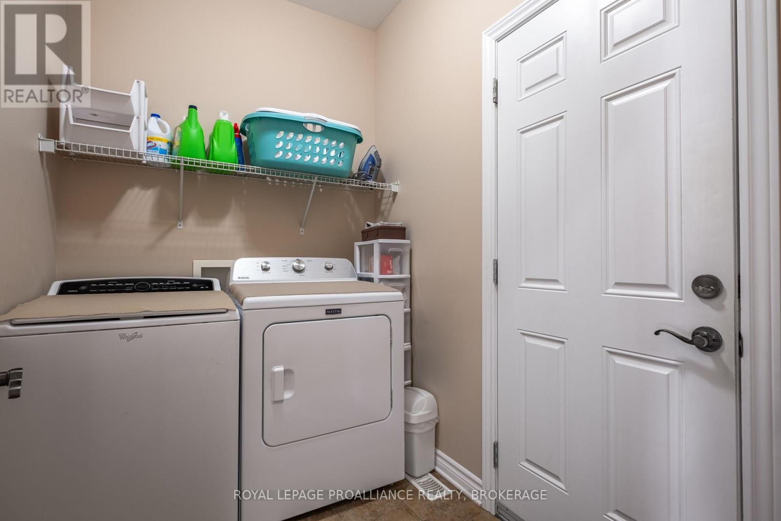 












226 ROSE ABBEY DRIVE

,
Kingston (Kingston East (Incl Barret Crt)),




Ontario
K7K0A2

