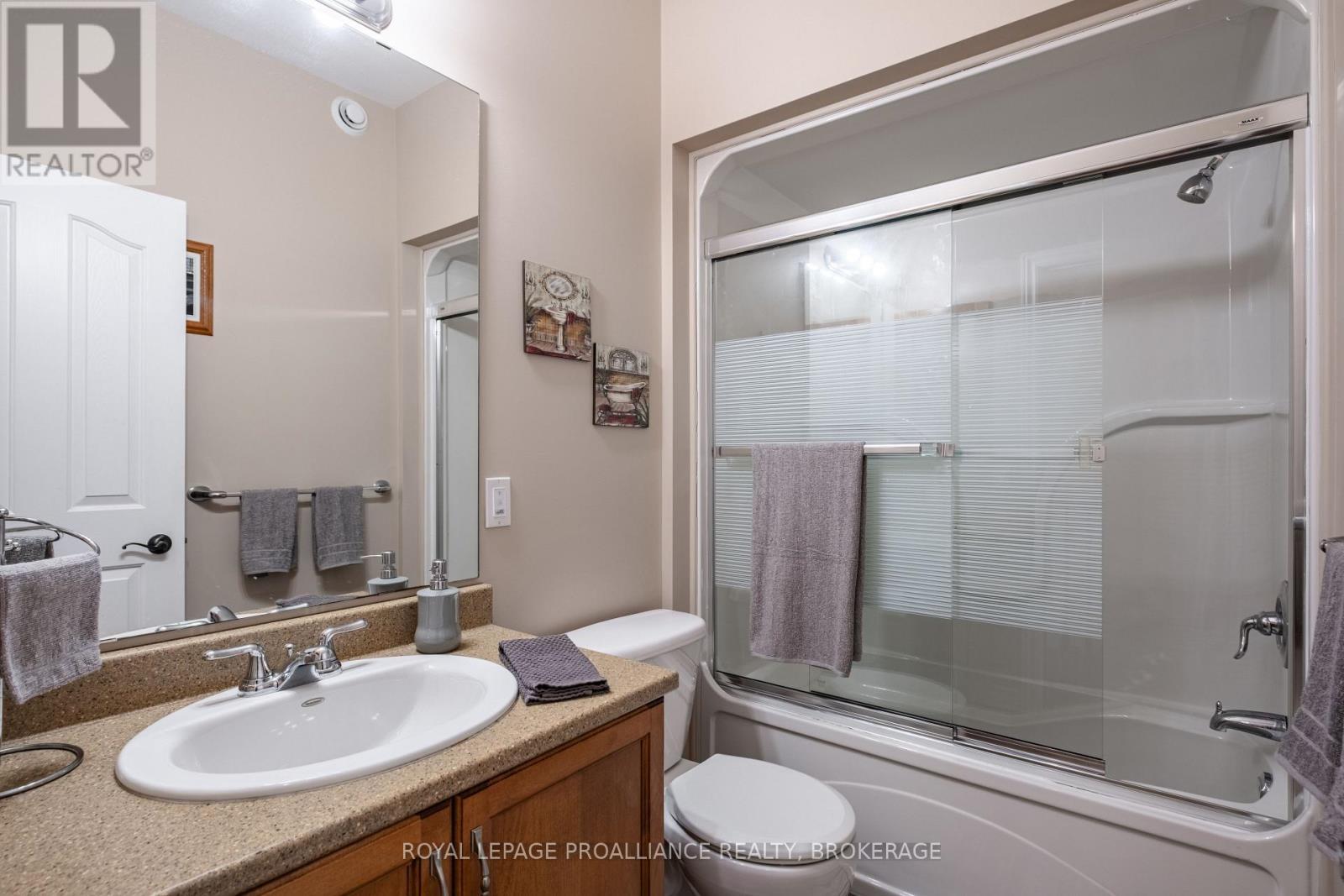 












226 ROSE ABBEY DRIVE

,
Kingston (Kingston East (Incl Barret Crt)),




Ontario
K7K0A2

