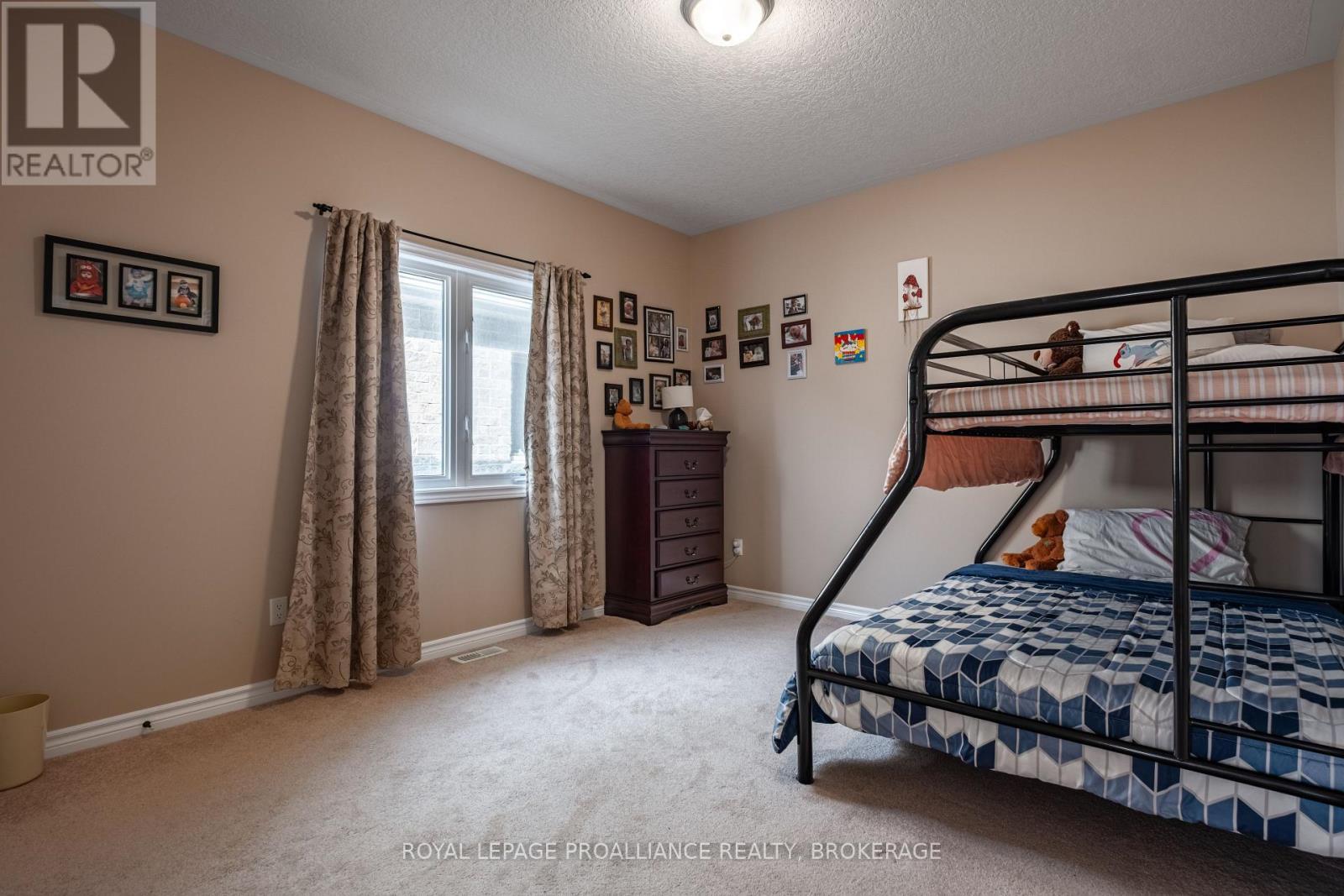 












226 ROSE ABBEY DRIVE

,
Kingston (Kingston East (Incl Barret Crt)),




Ontario
K7K0A2

