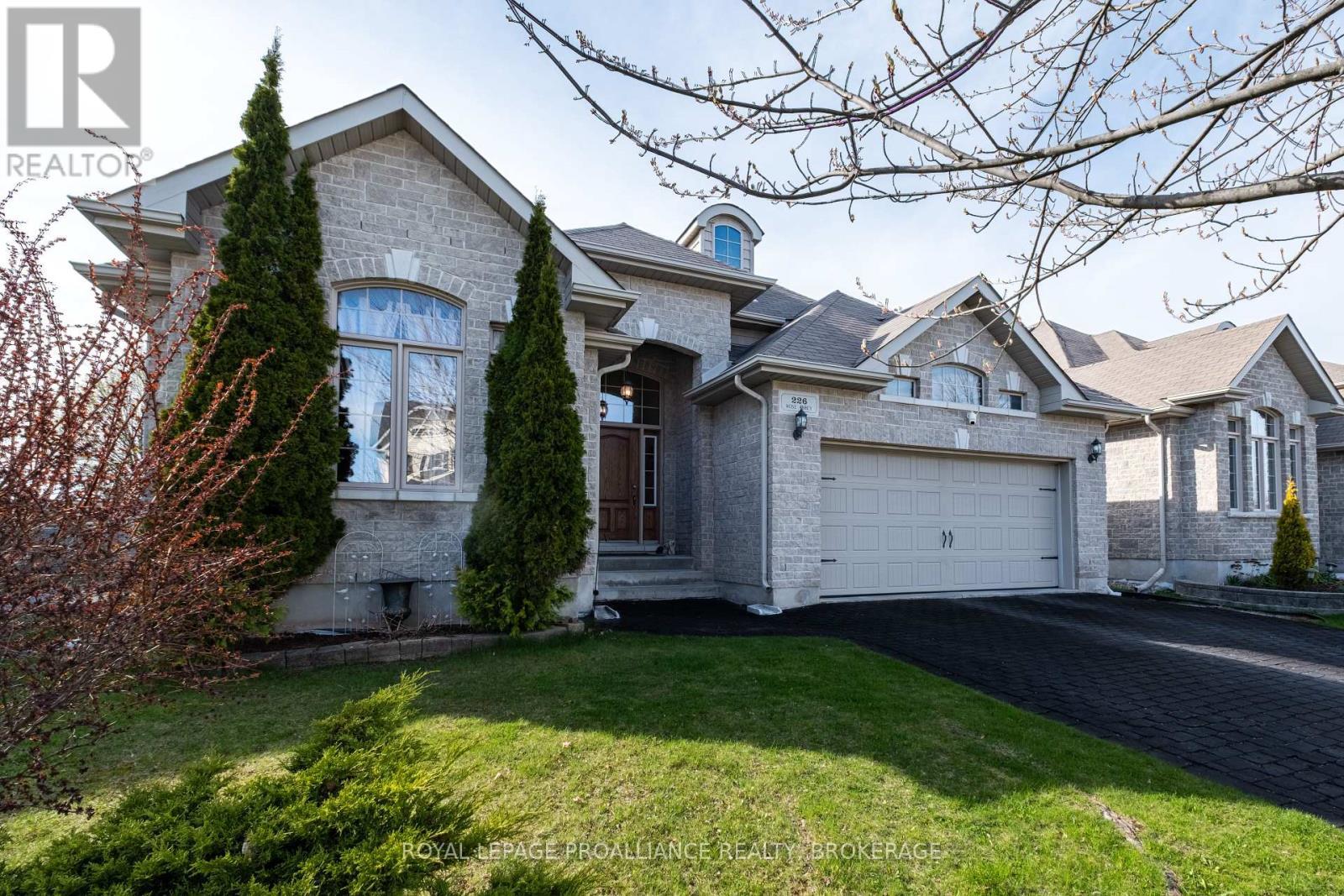 












226 ROSE ABBEY DRIVE

,
Kingston (Kingston East (Incl Barret Crt)),




Ontario
K7K0A2

