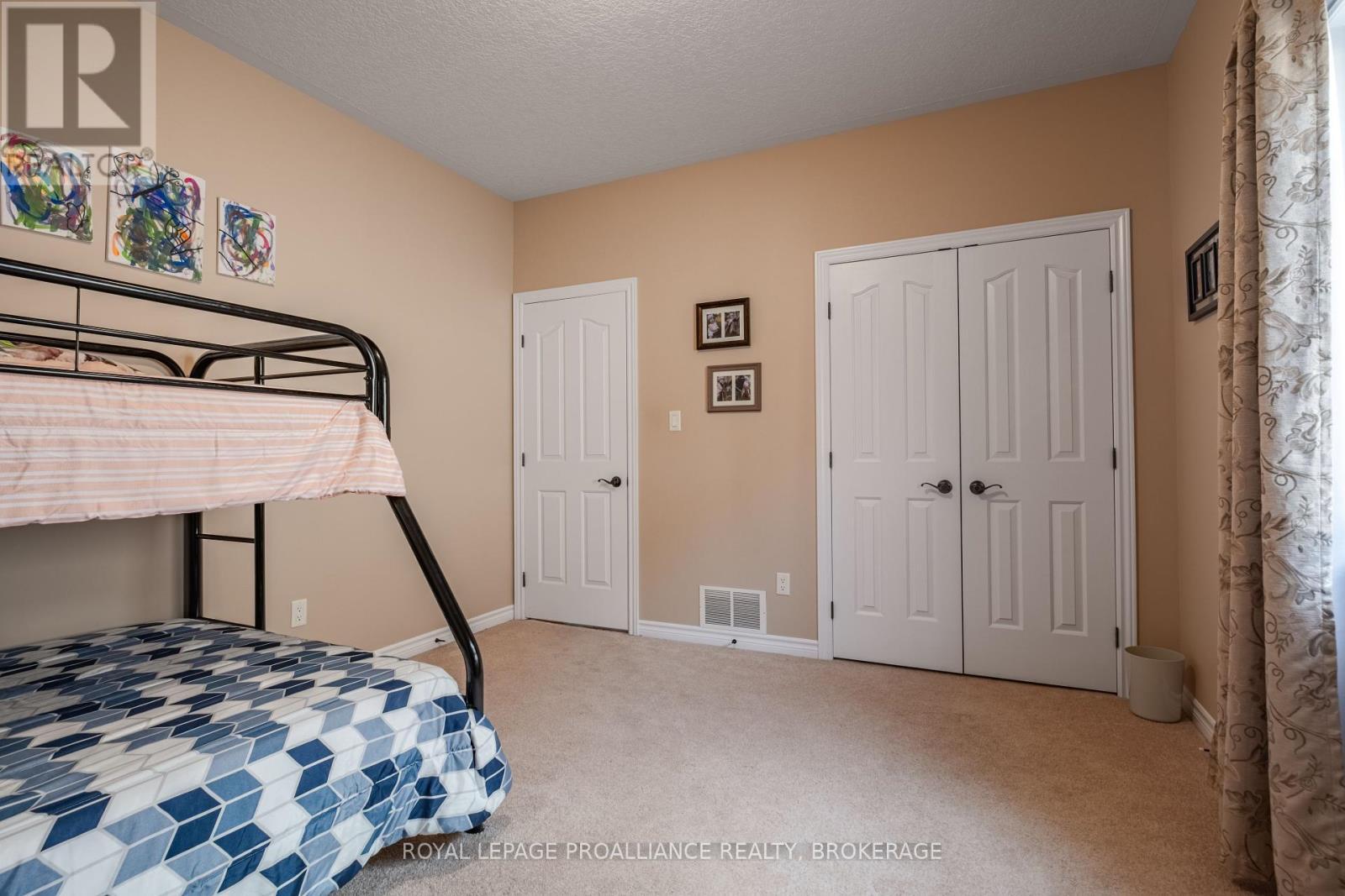 












226 ROSE ABBEY DRIVE

,
Kingston (Kingston East (Incl Barret Crt)),




Ontario
K7K0A2

