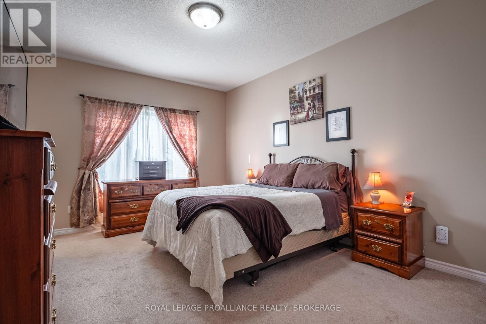 












226 ROSE ABBEY DRIVE

,
Kingston (Kingston East (Incl Barret Crt)),




Ontario
K7K0A2

