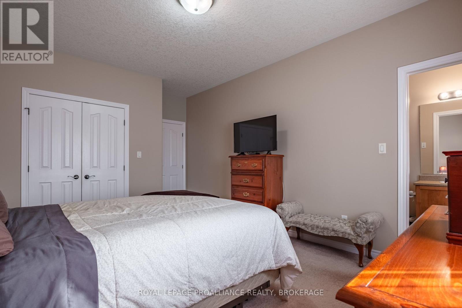 












226 ROSE ABBEY DRIVE

,
Kingston (Kingston East (Incl Barret Crt)),




Ontario
K7K0A2

