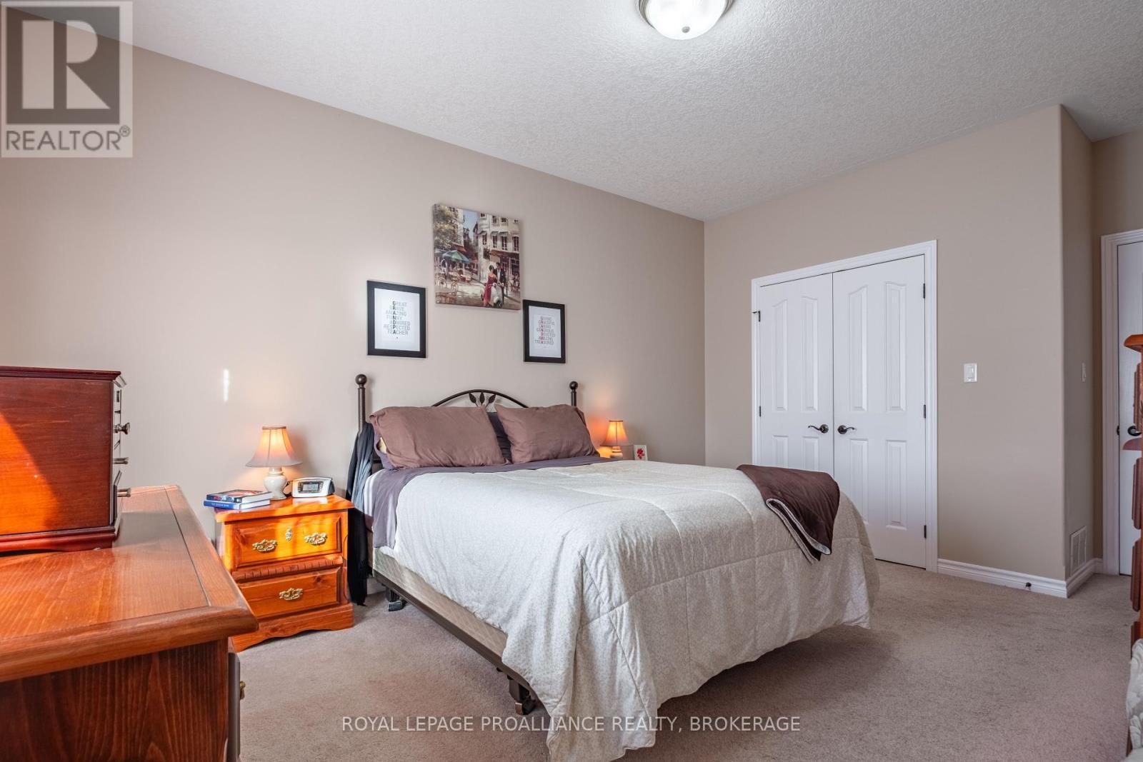












226 ROSE ABBEY DRIVE

,
Kingston (Kingston East (Incl Barret Crt)),




Ontario
K7K0A2

