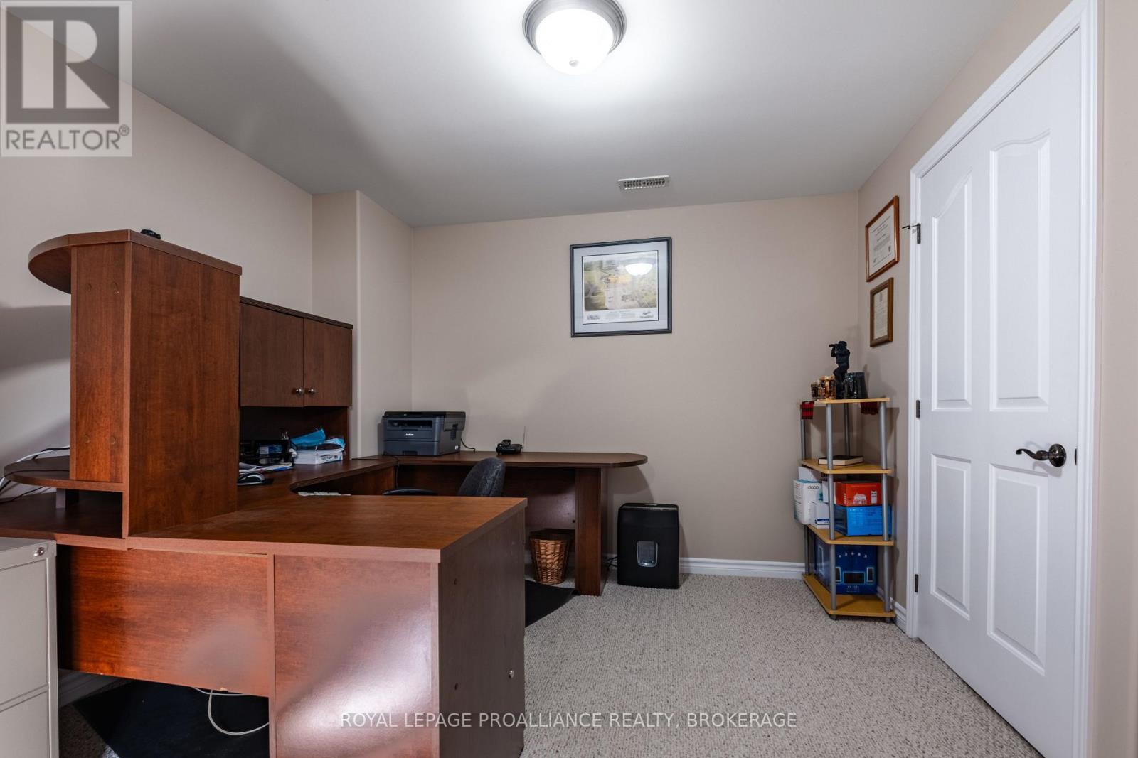 












226 ROSE ABBEY DRIVE

,
Kingston (Kingston East (Incl Barret Crt)),




Ontario
K7K0A2

