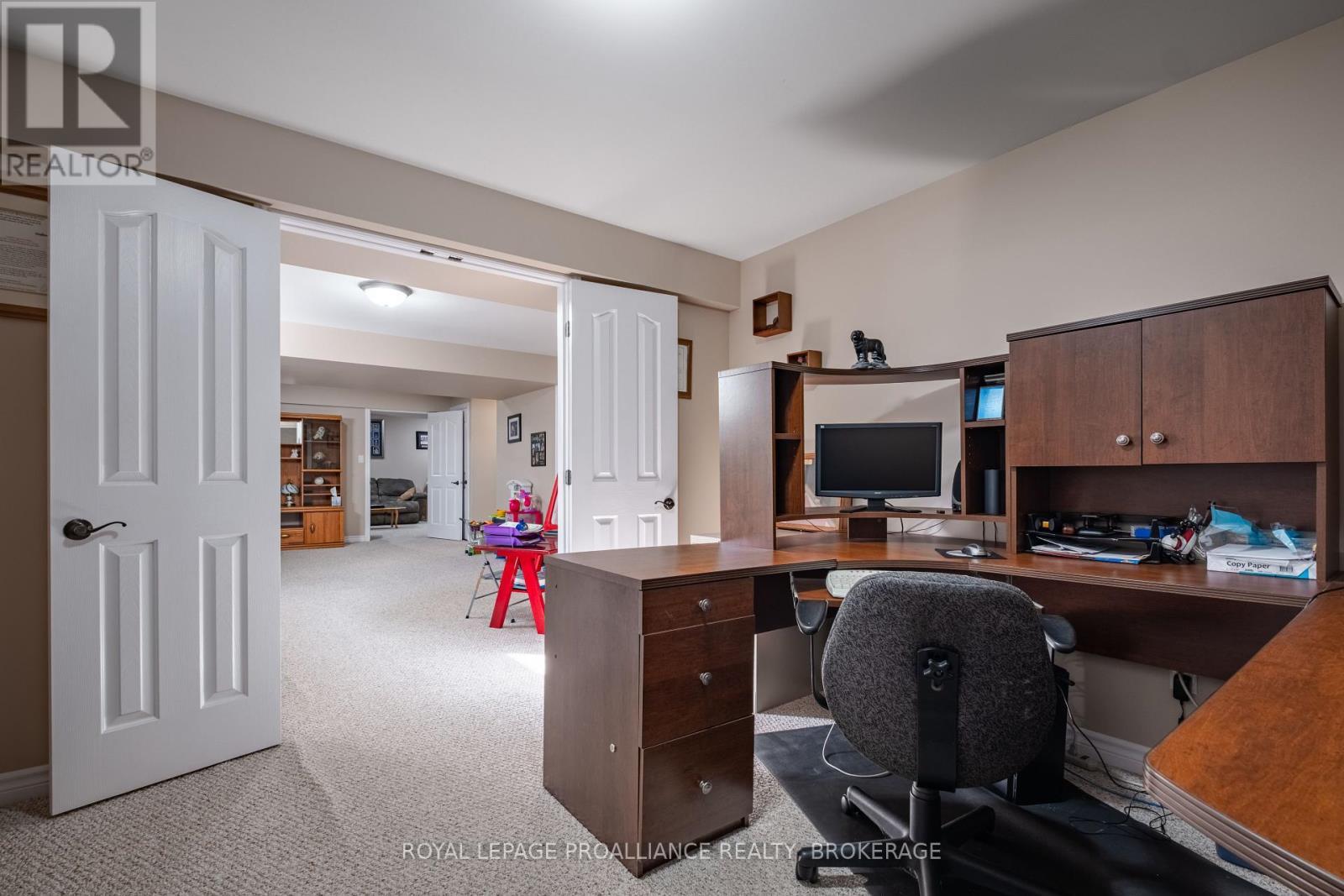 












226 ROSE ABBEY DRIVE

,
Kingston (Kingston East (Incl Barret Crt)),




Ontario
K7K0A2

