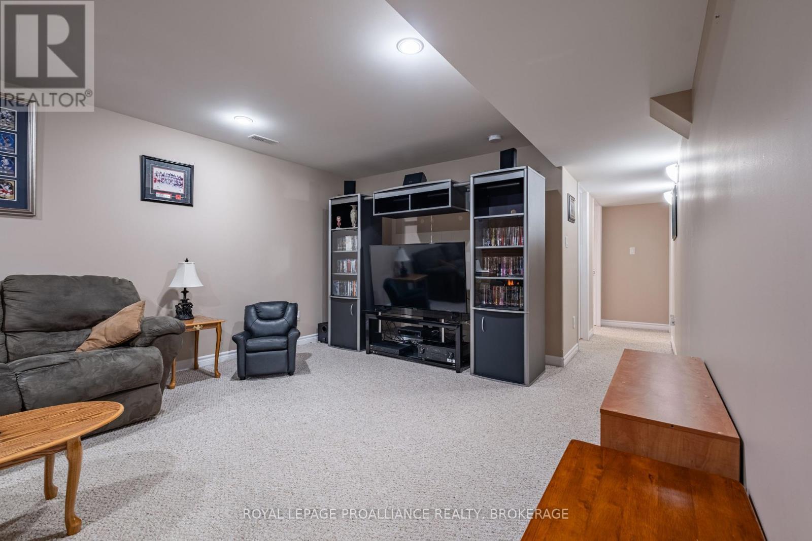 












226 ROSE ABBEY DRIVE

,
Kingston (Kingston East (Incl Barret Crt)),




Ontario
K7K0A2

