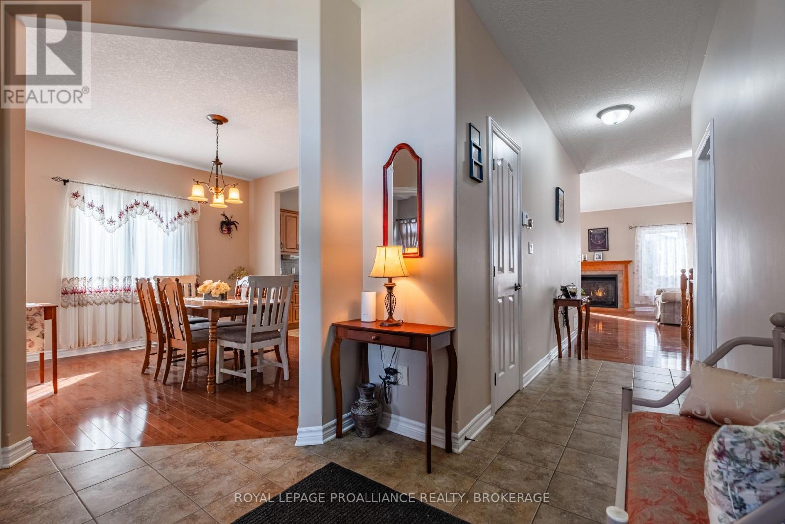 












226 ROSE ABBEY DRIVE

,
Kingston (Kingston East (Incl Barret Crt)),




Ontario
K7K0A2

