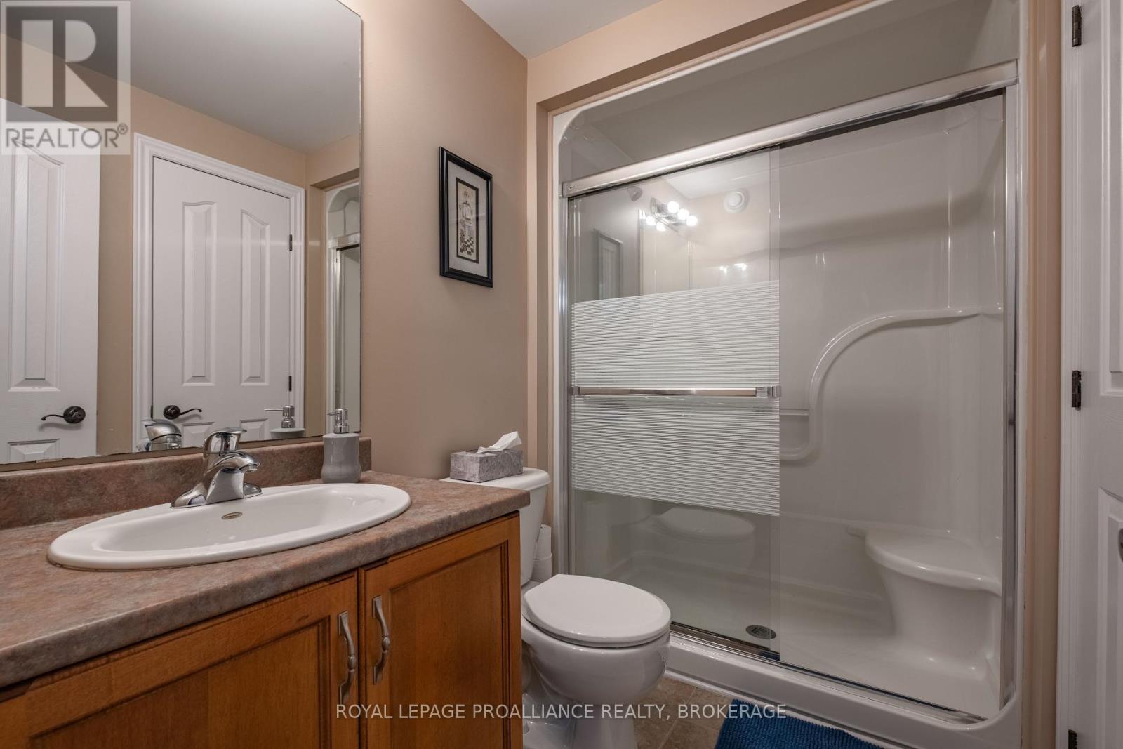












226 ROSE ABBEY DRIVE

,
Kingston (Kingston East (Incl Barret Crt)),




Ontario
K7K0A2

