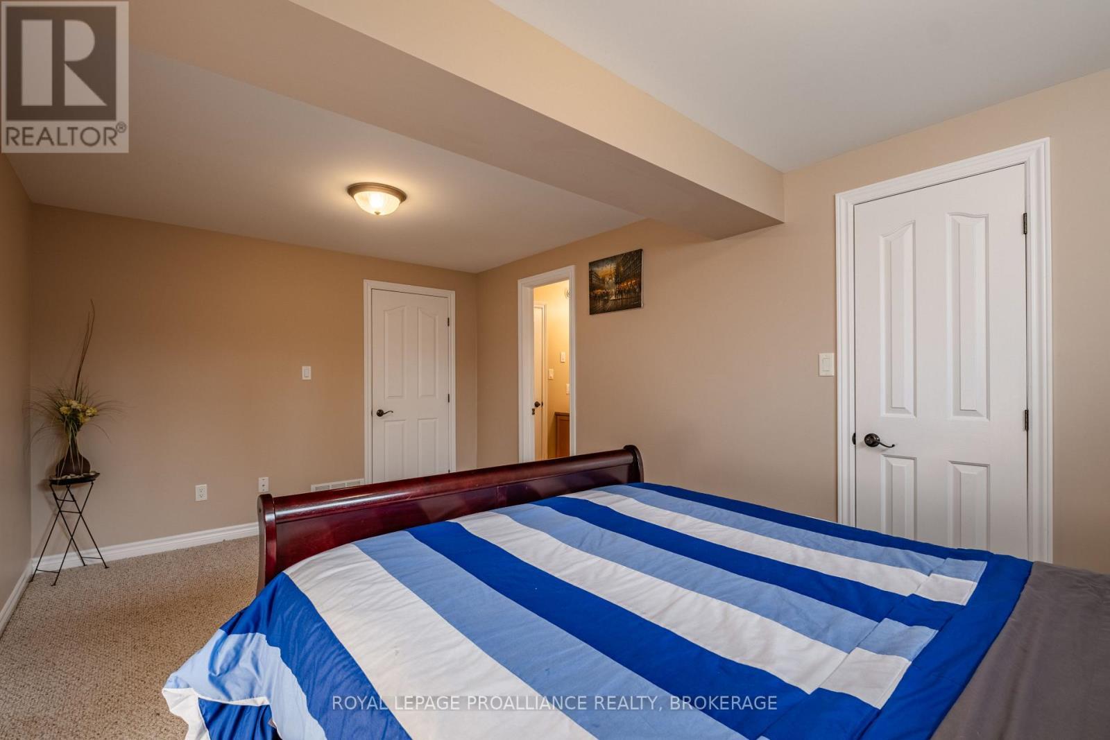 












226 ROSE ABBEY DRIVE

,
Kingston (Kingston East (Incl Barret Crt)),




Ontario
K7K0A2

