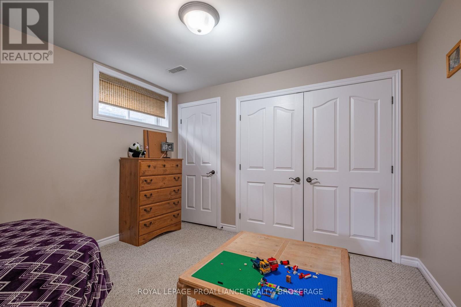 












226 ROSE ABBEY DRIVE

,
Kingston (Kingston East (Incl Barret Crt)),




Ontario
K7K0A2

