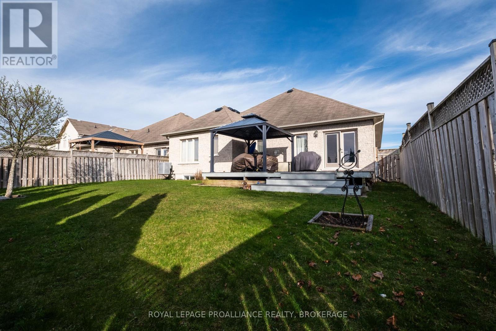 












226 ROSE ABBEY DRIVE

,
Kingston (Kingston East (Incl Barret Crt)),




Ontario
K7K0A2

