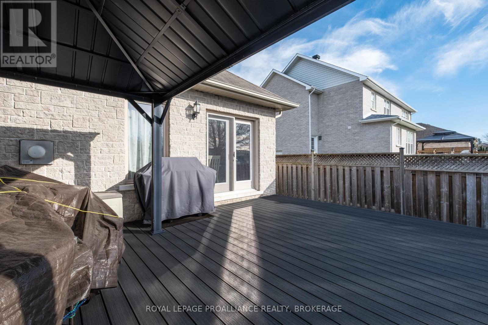 












226 ROSE ABBEY DRIVE

,
Kingston (Kingston East (Incl Barret Crt)),




Ontario
K7K0A2

