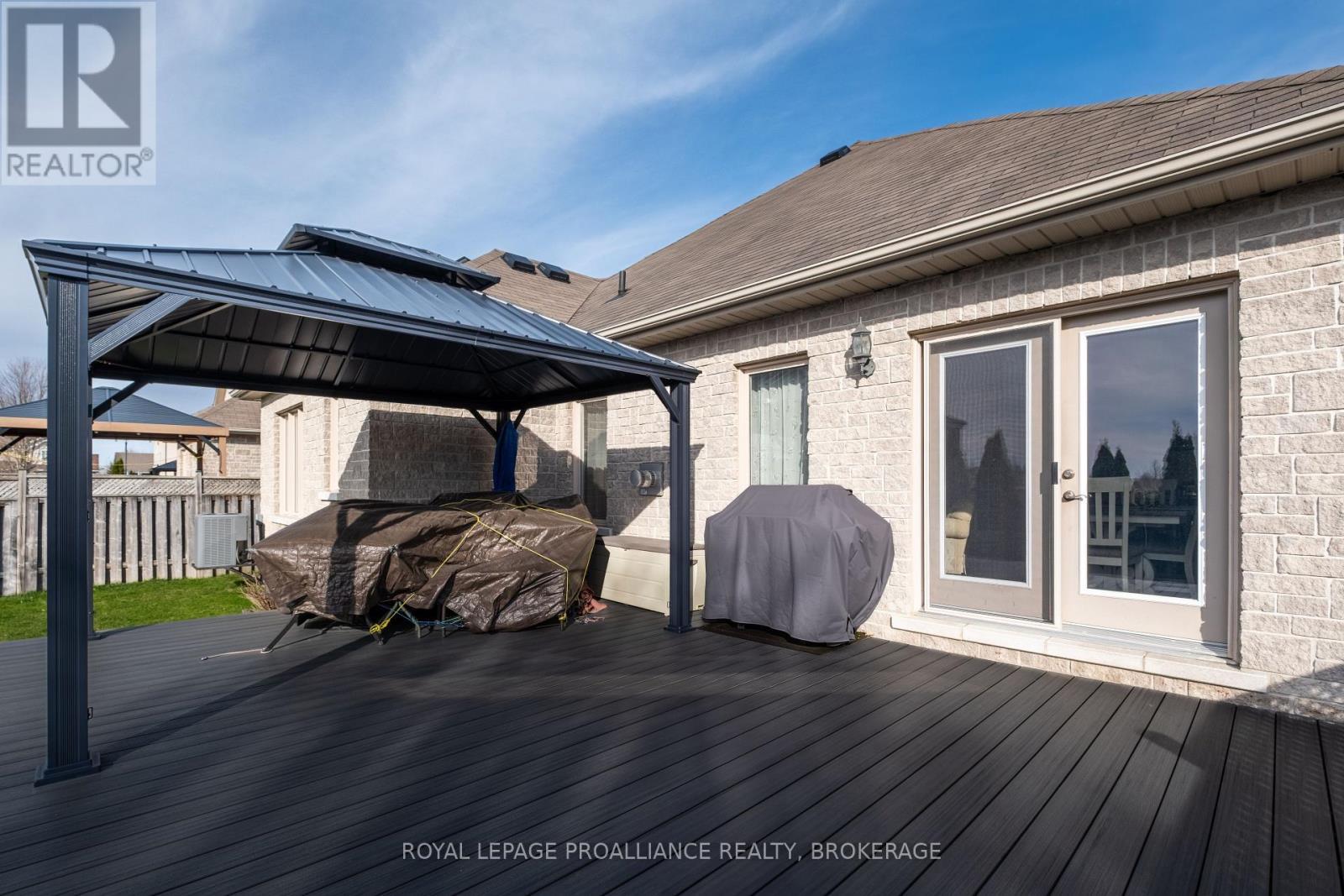












226 ROSE ABBEY DRIVE

,
Kingston (Kingston East (Incl Barret Crt)),




Ontario
K7K0A2

