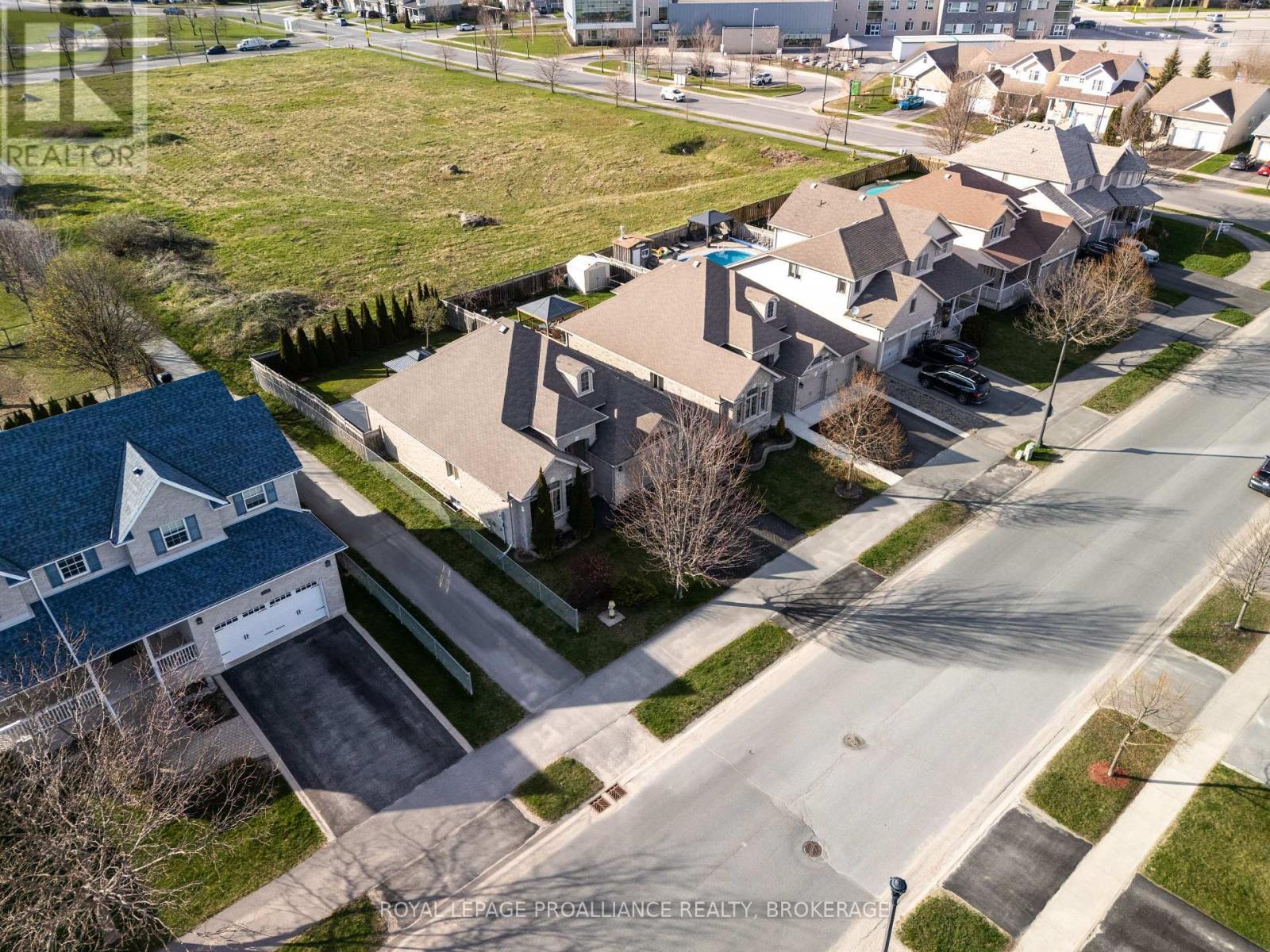 












226 ROSE ABBEY DRIVE

,
Kingston (Kingston East (Incl Barret Crt)),




Ontario
K7K0A2

