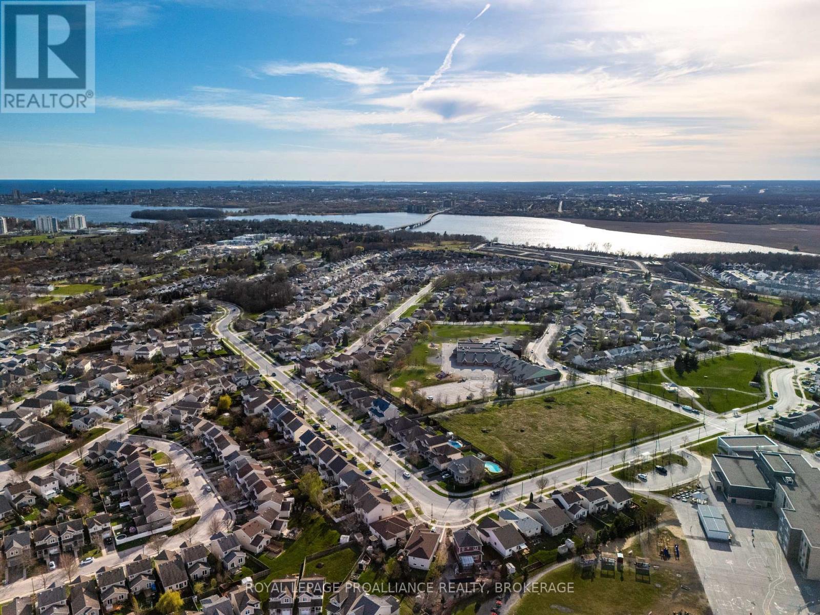 












226 ROSE ABBEY DRIVE

,
Kingston (Kingston East (Incl Barret Crt)),




Ontario
K7K0A2

