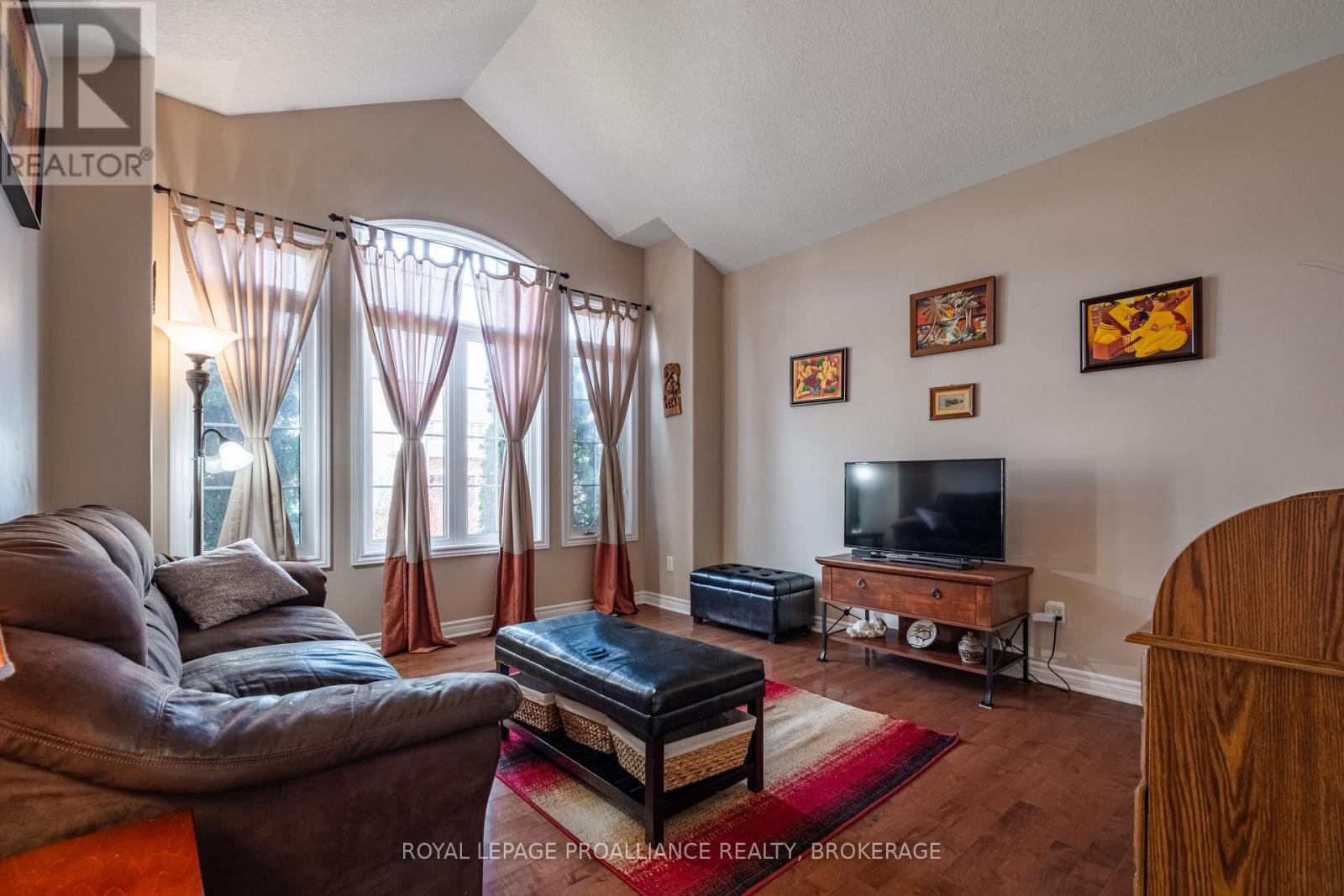












226 ROSE ABBEY DRIVE

,
Kingston (Kingston East (Incl Barret Crt)),




Ontario
K7K0A2

