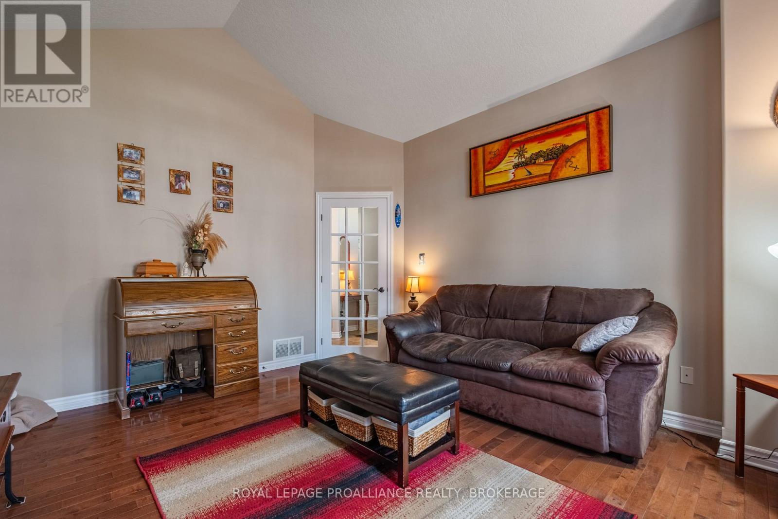 












226 ROSE ABBEY DRIVE

,
Kingston (Kingston East (Incl Barret Crt)),




Ontario
K7K0A2

