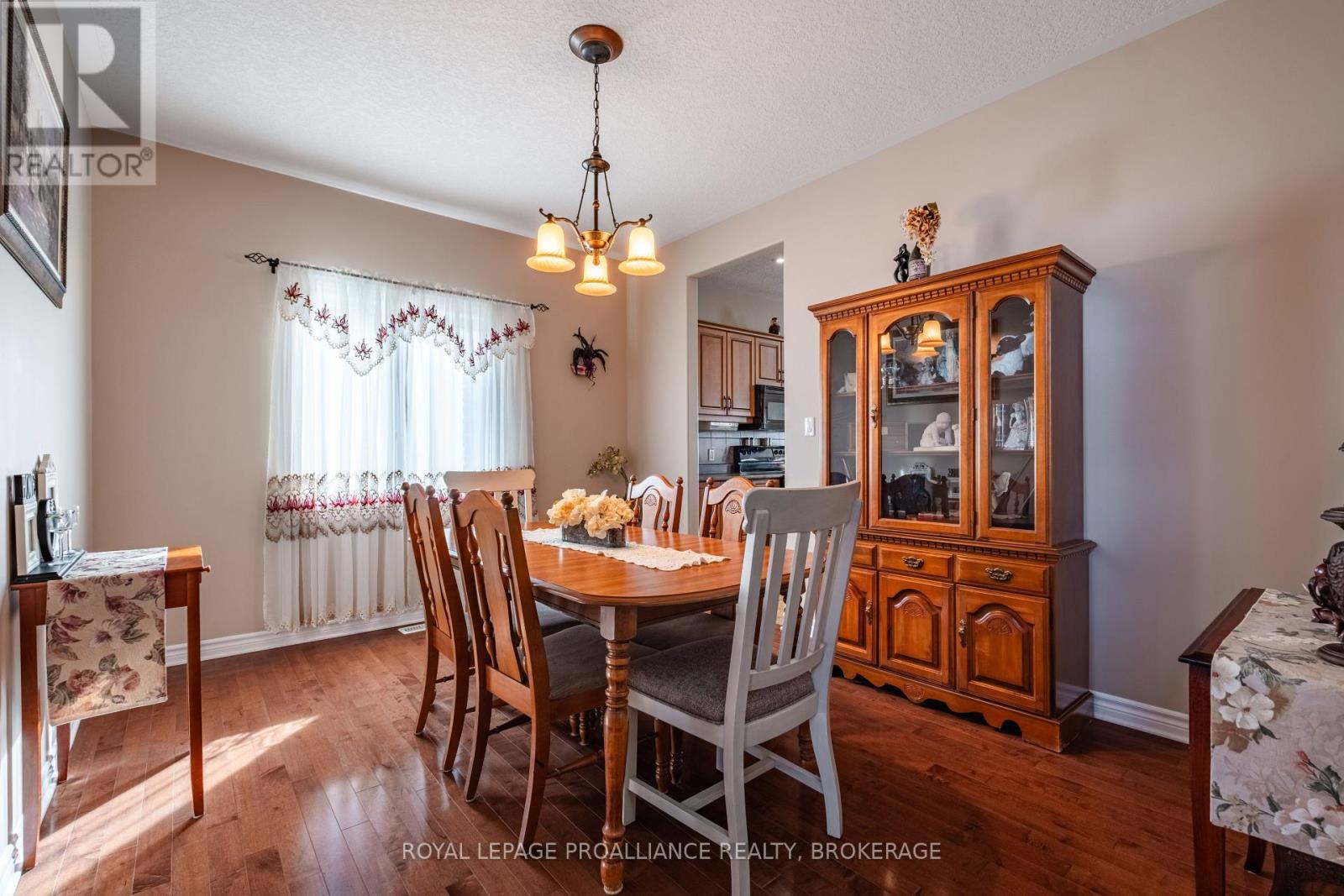 












226 ROSE ABBEY DRIVE

,
Kingston (Kingston East (Incl Barret Crt)),




Ontario
K7K0A2

