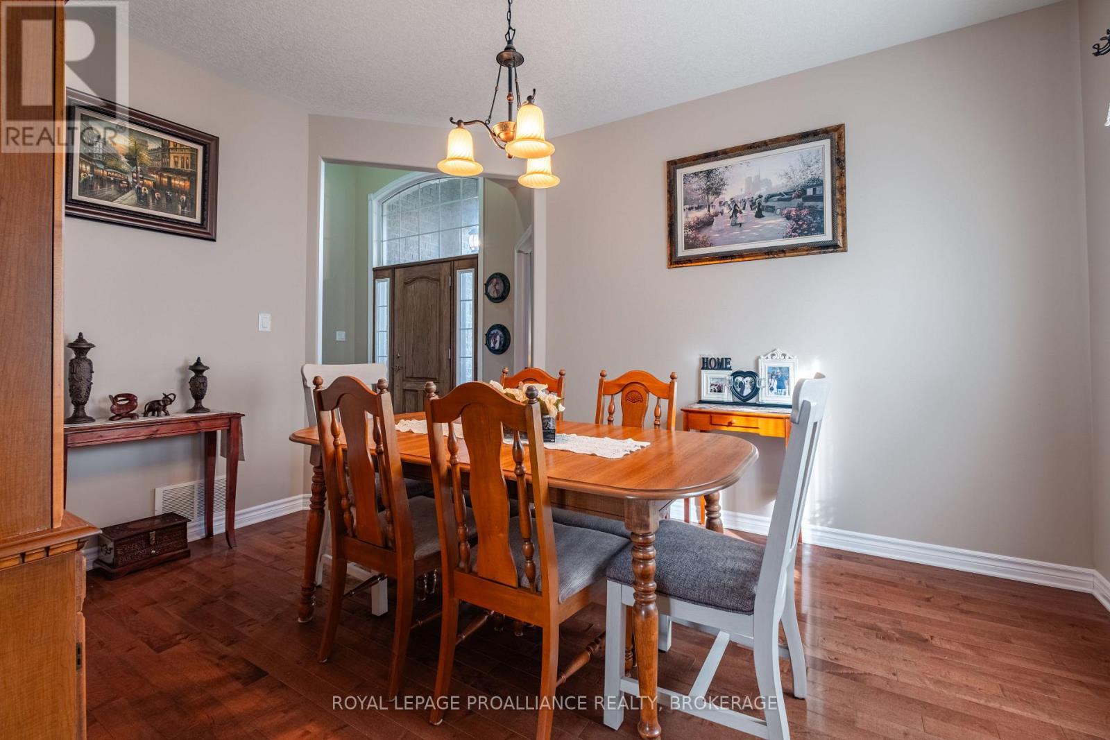 












226 ROSE ABBEY DRIVE

,
Kingston (Kingston East (Incl Barret Crt)),




Ontario
K7K0A2

