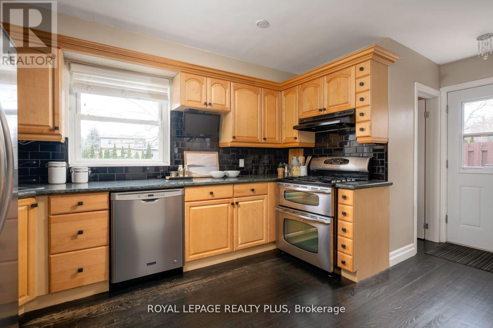












2034 HARVEST DRIVE

,
Mississauga,




Ontario
L4Y1T6

