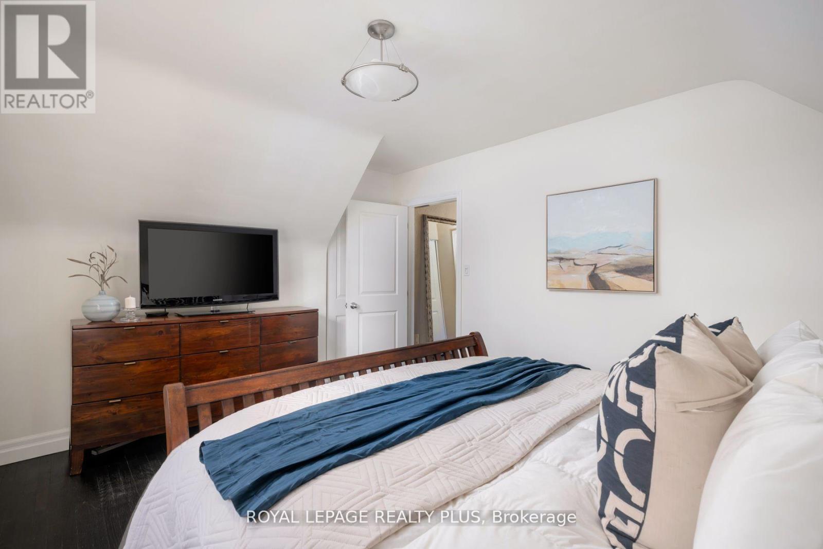 












2034 HARVEST DRIVE

,
Mississauga,




Ontario
L4Y1T6

