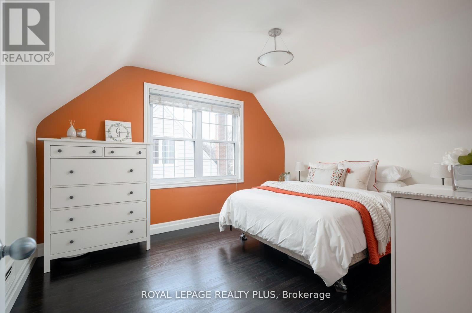 












2034 HARVEST DRIVE

,
Mississauga,




Ontario
L4Y1T6


